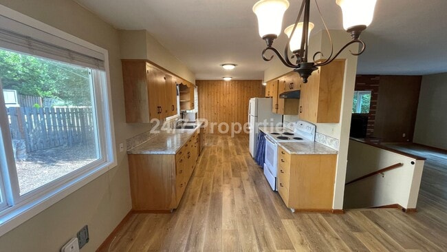 Foto del edificio - Spacious 4BD I 2BA Home w/ Separate Living...