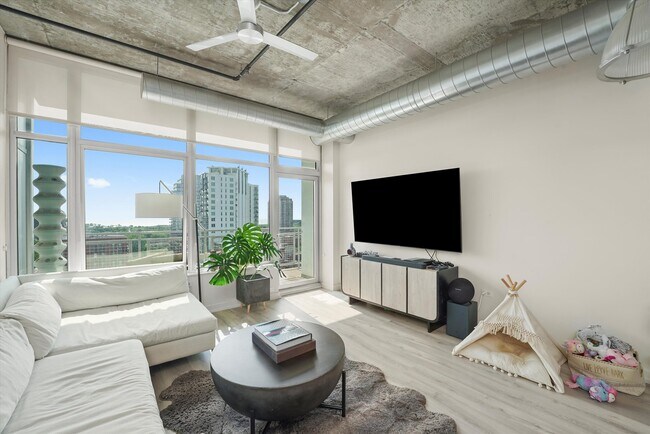 Foto del edificio - 50 E 16th St