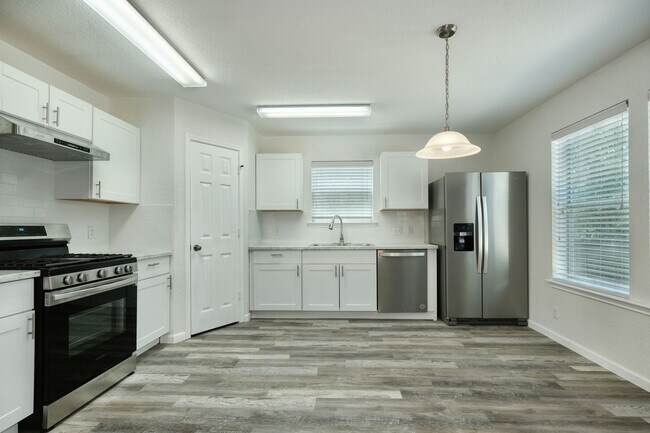 Foto del edificio - 4620 Acers Ln