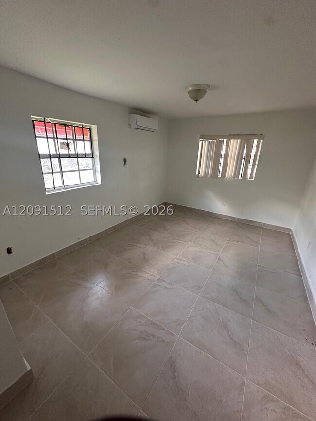 Foto del edificio - 280 NW 100th St