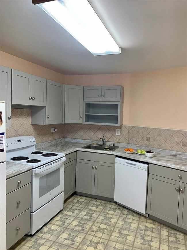 Building Photo - 1710 NE 191st St