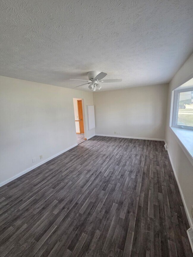 Foto del edificio - Newly remodeled 4/2/2 with fenced in backyard