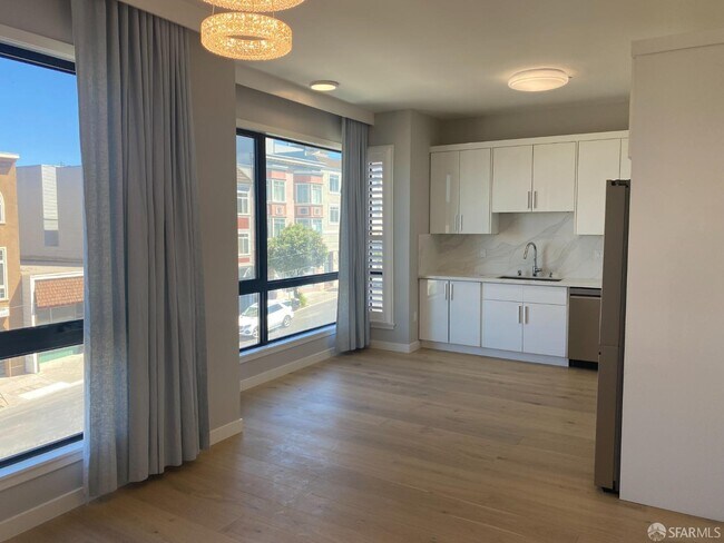 Building Photo - 2343 Taraval St