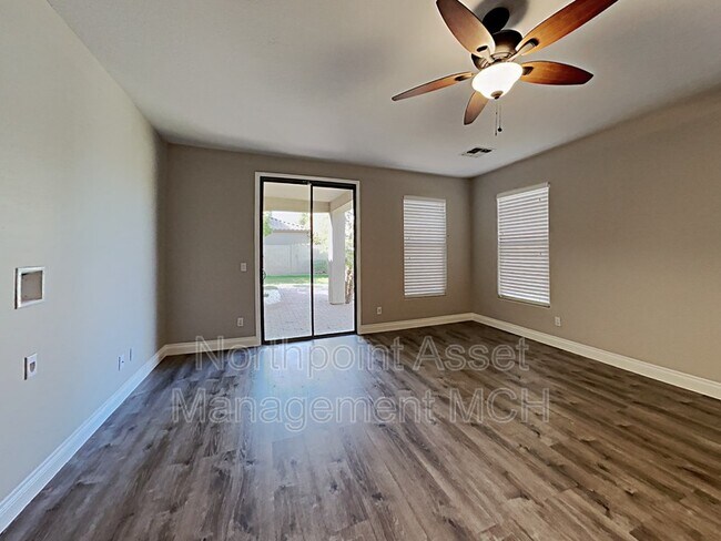 Building Photo - 11829 W Mohave St