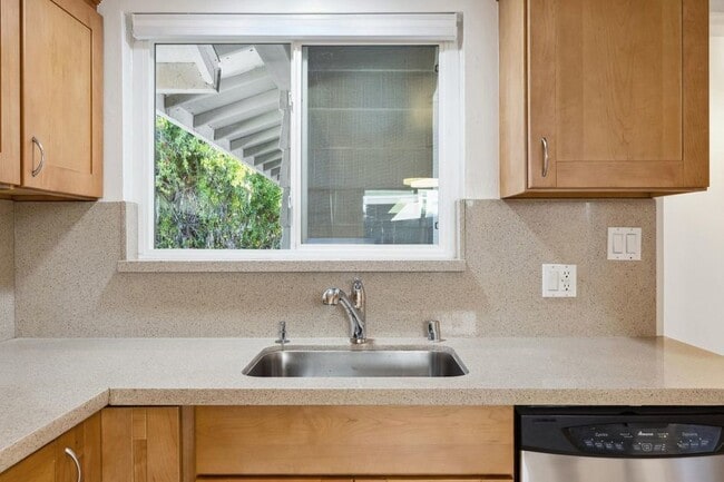 Building Photo - 6386 Blackwood Dr