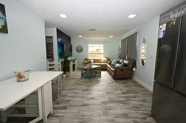 Building Photo - 206 Cape Coral Pkwy W