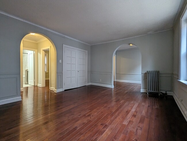 Building Photo - 544 W Surf St