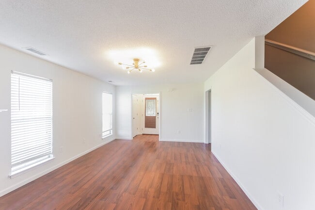 Foto del edificio - 5375 Pollard Dr