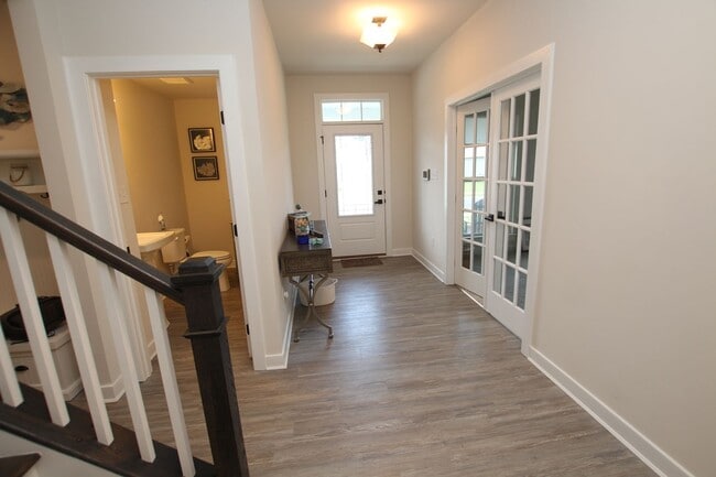 Building Photo - Spring Breeze Beauty! What a house!!!!!