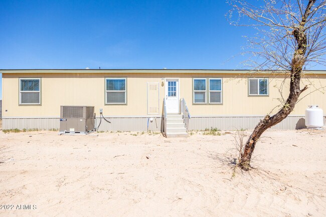 Building Photo - 11020 N Kit Carson Dr