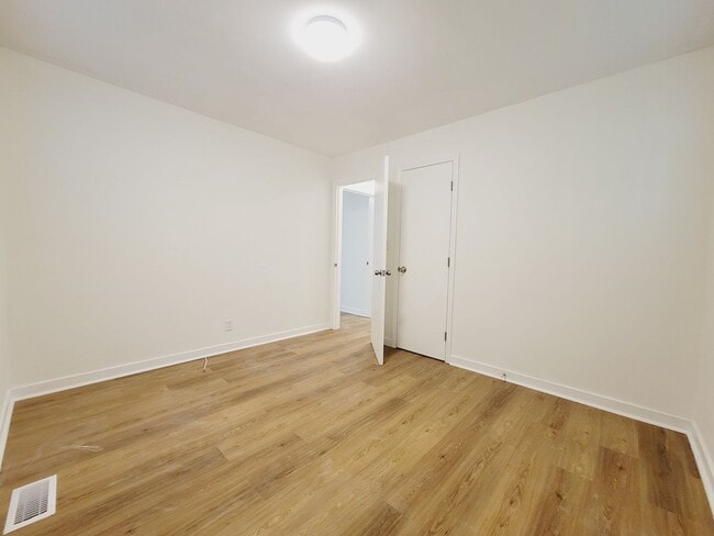 Building Photo - Brand New Remodeled One Bed One Bath