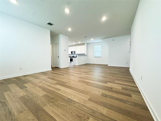 Building Photo - 130 Golden Bell Wy