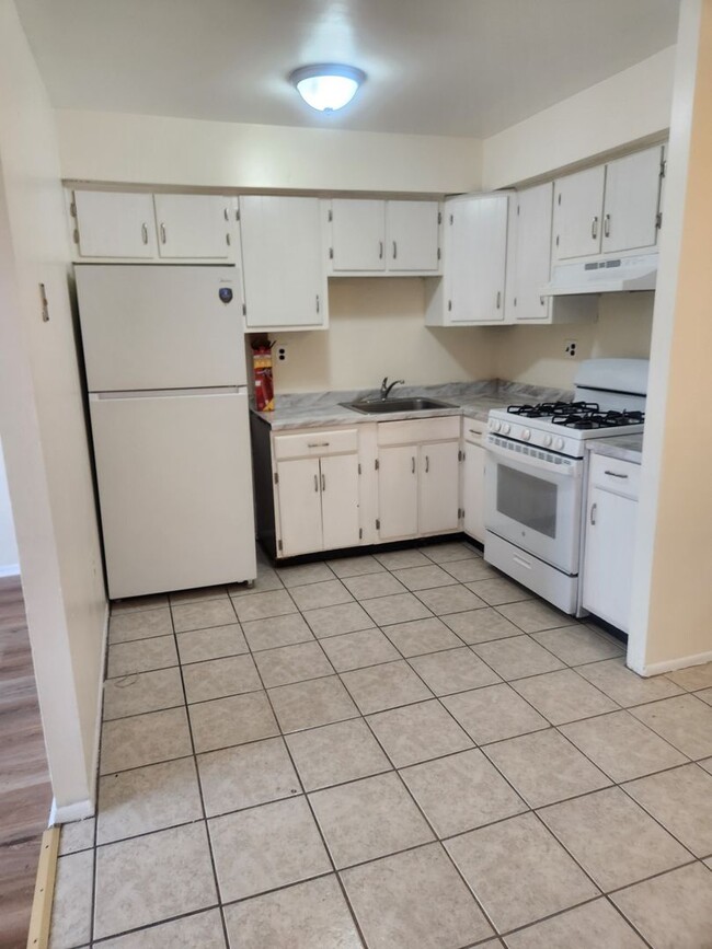 Foto del edificio - 4320HOWELL UNIT A &amp; B