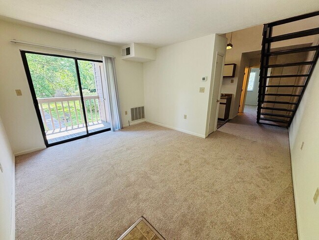 Building Photo - 1 Bedroom 1 Bath  with Loft Condo