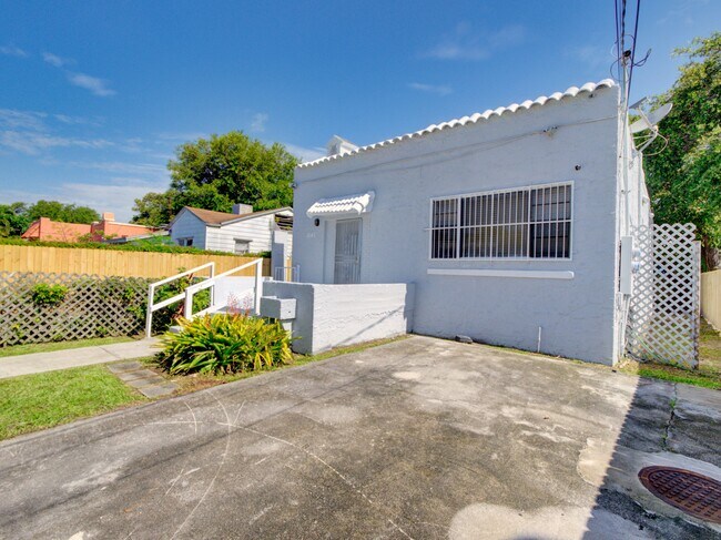 Building Photo - 1845 NW 55th St