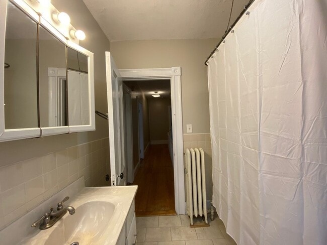 Building Photo - 137 Lynde St