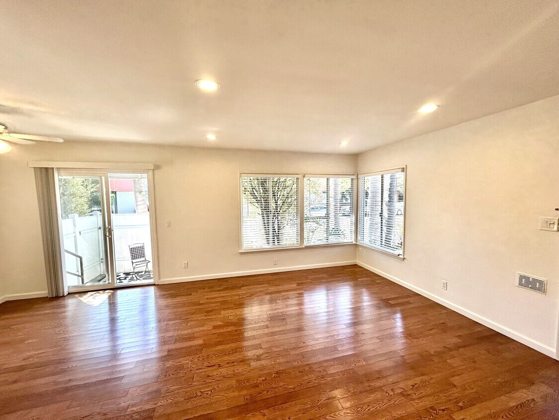 Foto principal - 2226 S Carmelina Ave