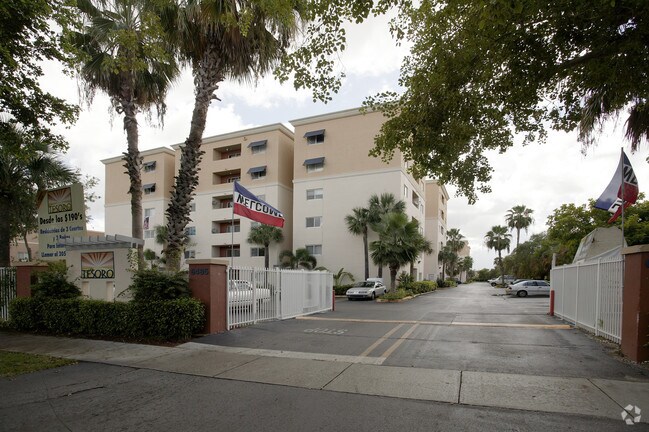 Foto del edificio - El Tesoro Apartments