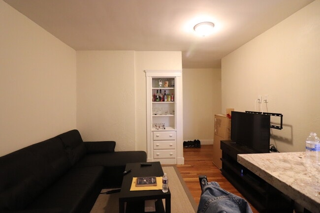 Building Photo - 2003 Commonwealth Ave