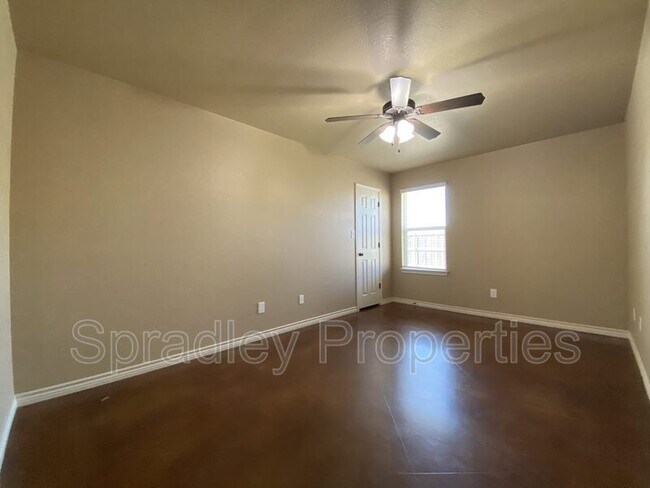 Building Photo - 621B Karey Dr