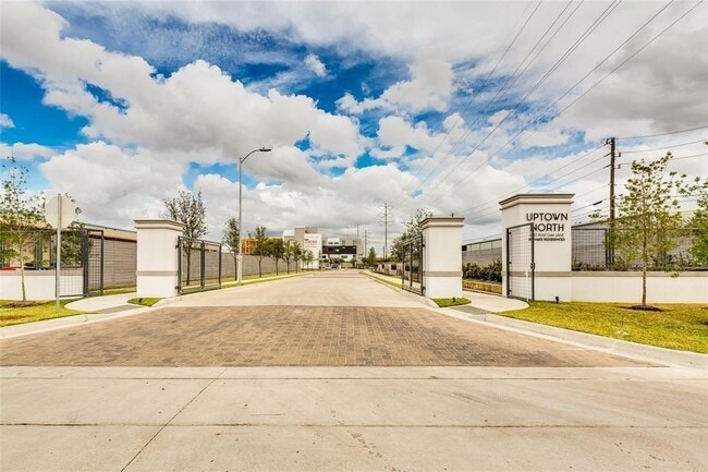 Building Photo - 5839 E Post Oak Ln