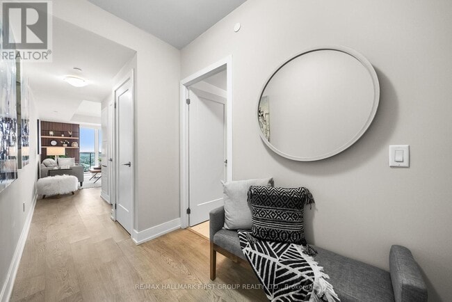 Photo du bâtiment - 2550-2550 Simcoe St N