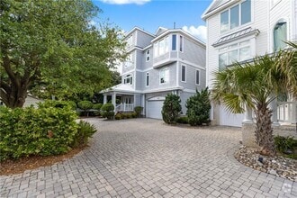 Building Photo - 882 W Ocean View Ave