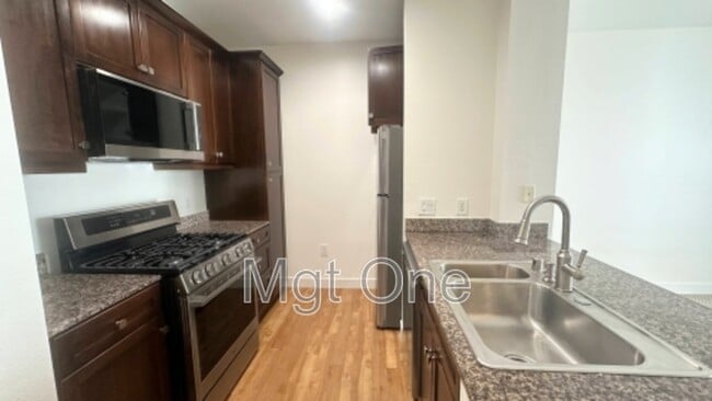 Foto del edificio - 2379 Scholarship