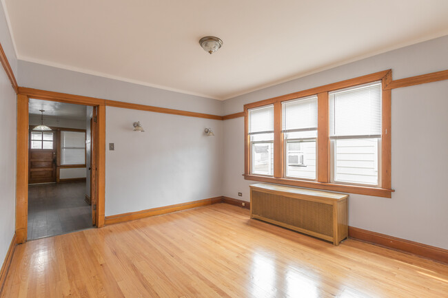 Building Photo - 2431 N Linder Ave