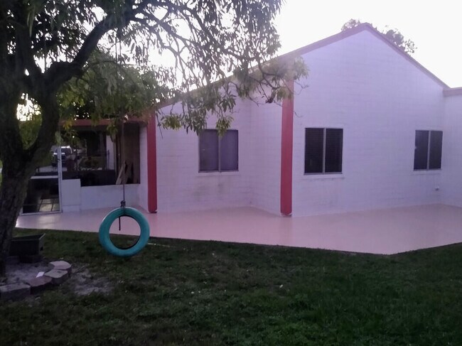 Foto del edificio - 9024 Carma Dr