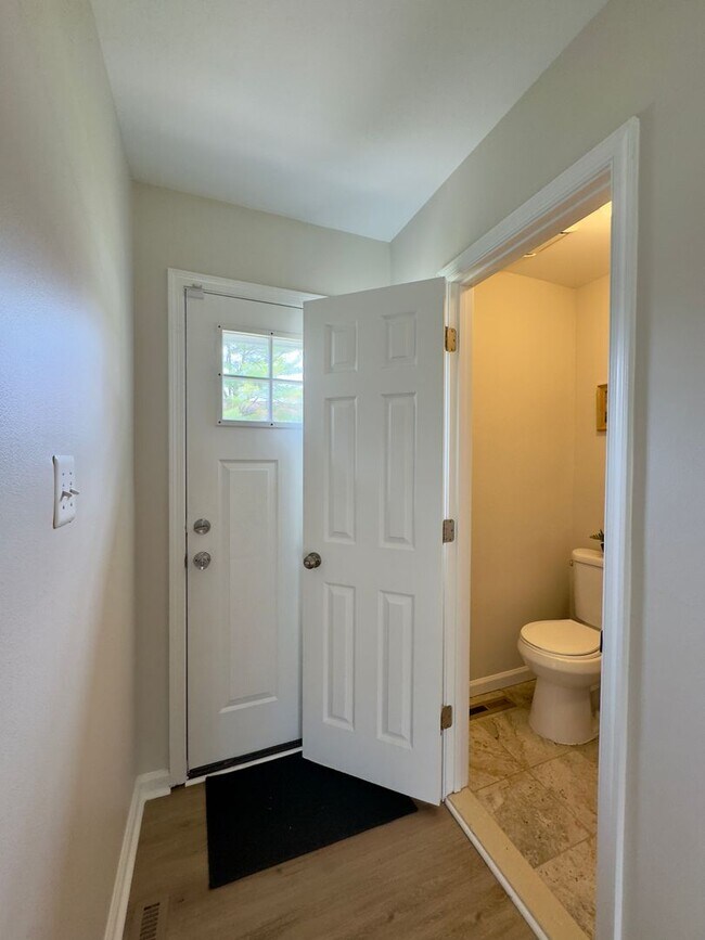 Foto del edificio - Charming 3 Bedroom/2 Full Bath/2 Half Bath Townhome in Parkville, MD!