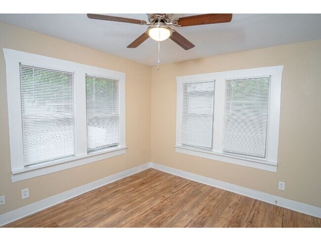 Foto del edificio - 1323 Lamar St