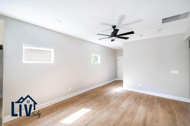 Foto del edificio - 5145-5147 Indianola Ave