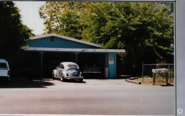 Building Photo - 170-182 Bellevue Ave
