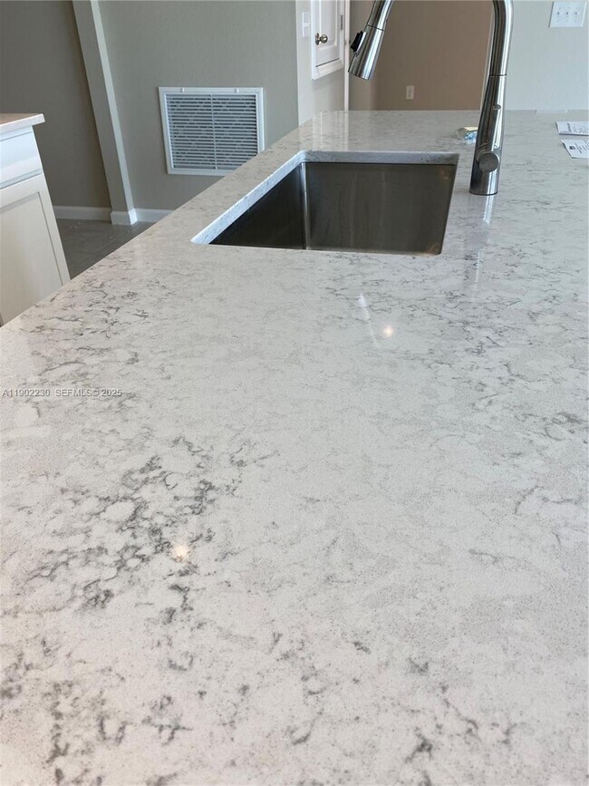 Foto del edificio - 308 Lake Smart Cir