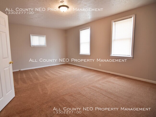 Building Photo - 3646 W 32nd St. 2 Bed, 1 Bath