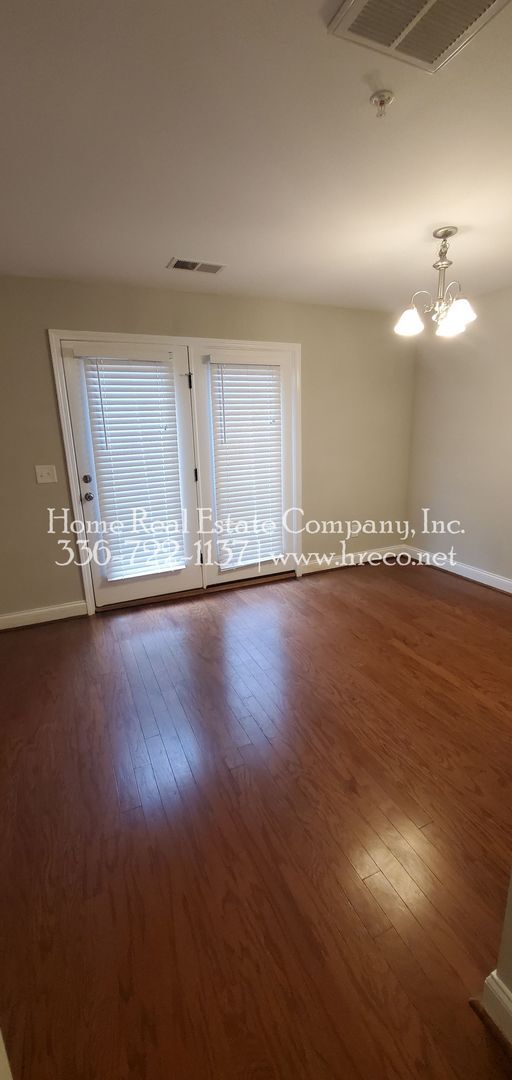 Foto del edificio - 1445 Brookwood Dr