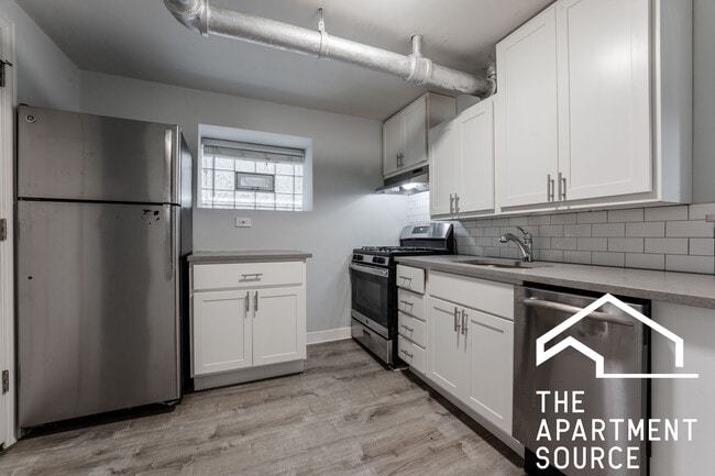 Building Photo - 5051 N Damen Ave