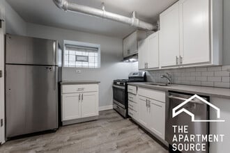 Building Photo - 5051 N Damen Ave