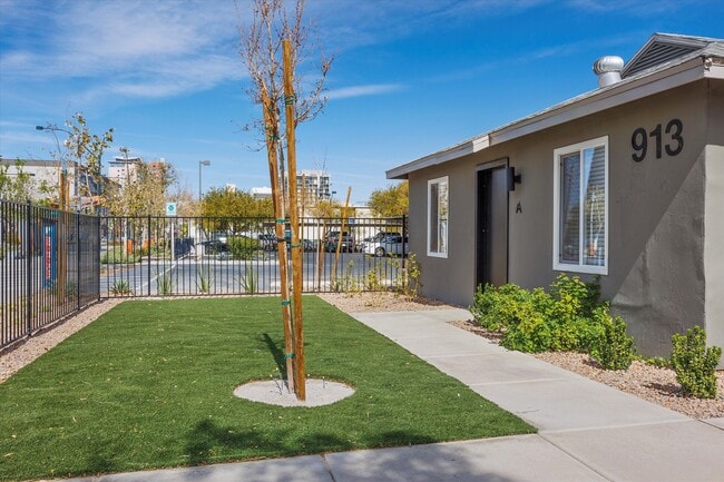 Building Photo - Downtown Apartments