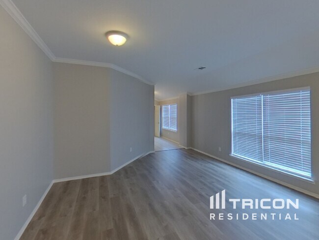 Foto del edificio - 716 Sequoia Dr