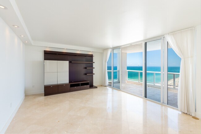 Building Photo - 4201 Collins Ave