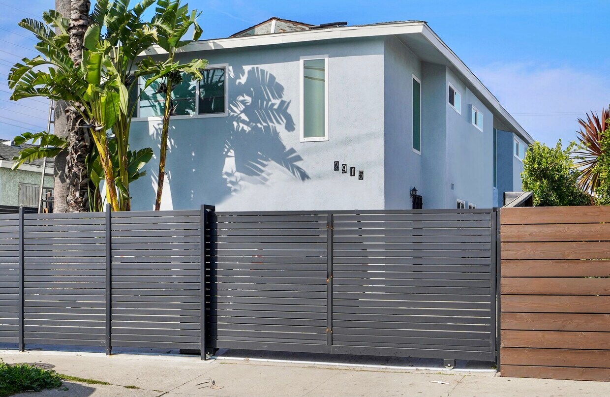 Primary Photo - 2915 Hauser Blvd