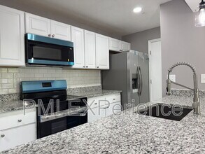 Building Photo - 2607 Camelback Ln