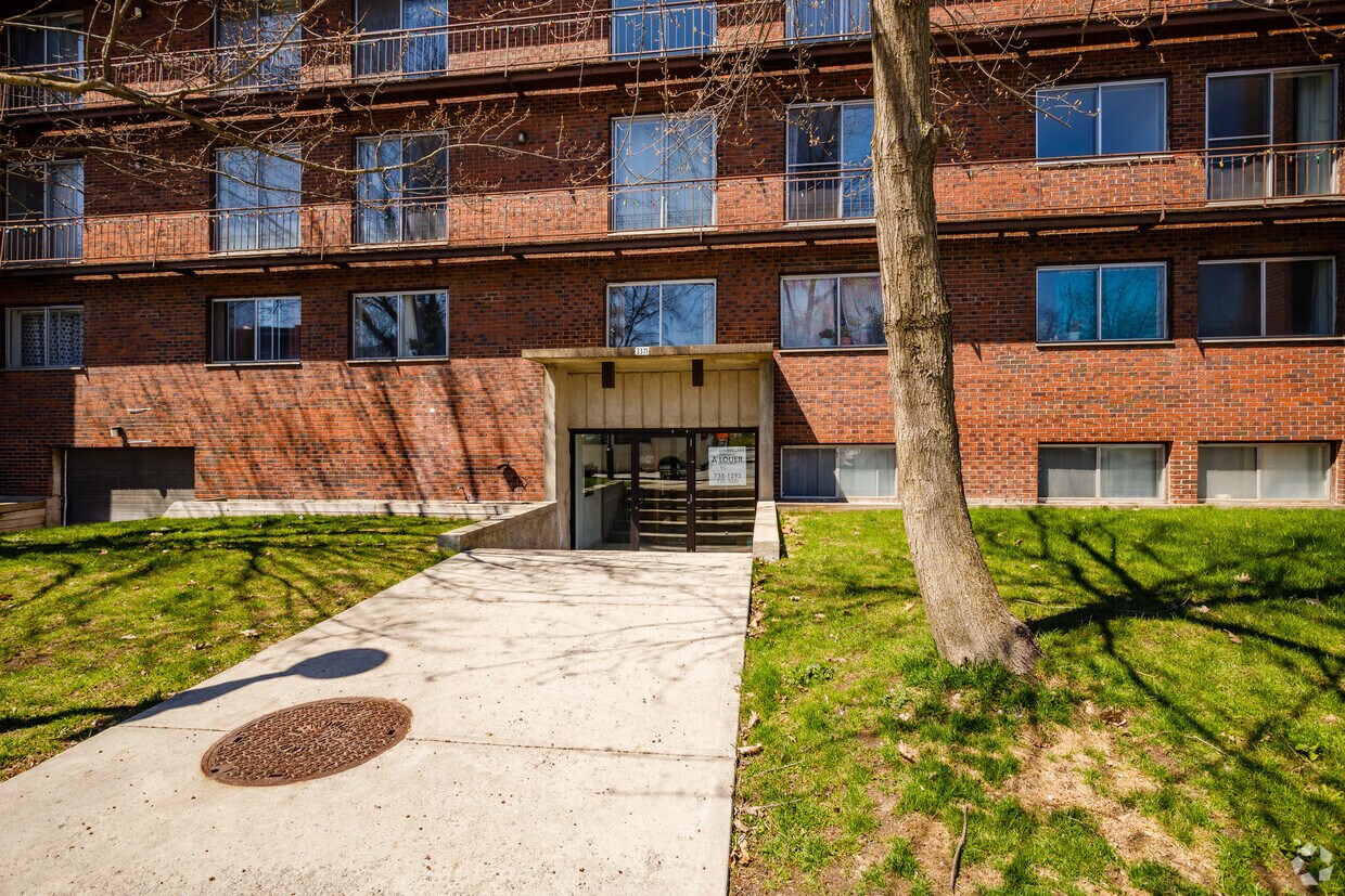 Building Photo - 3371 St Jean-Brillant
