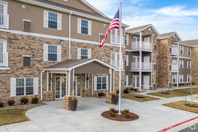 Building Photo - Emerald Reserve Shawnee