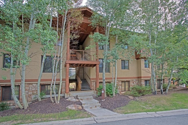 entrance - 1600 Pinebrook Blvd