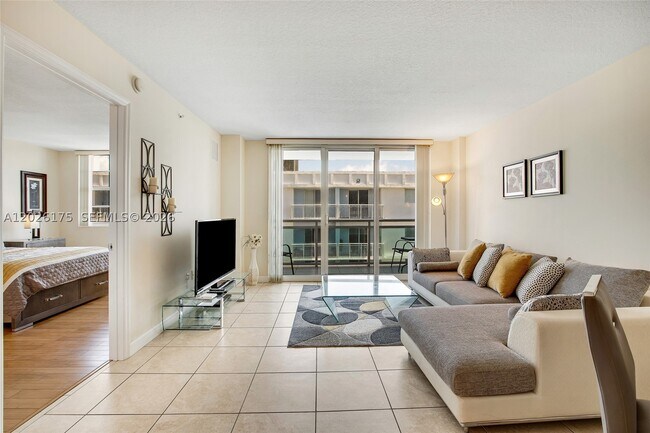 Foto del edificio - 6917 Collins Ave