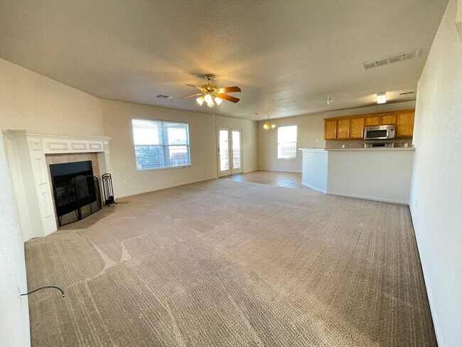 Foto del edificio - 4-Bedroom House for Rent in Killeen