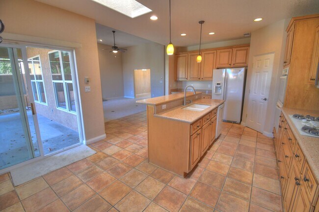 Building Photo - Beautiful NE Heights 3-4 Bedoom with Amazi...